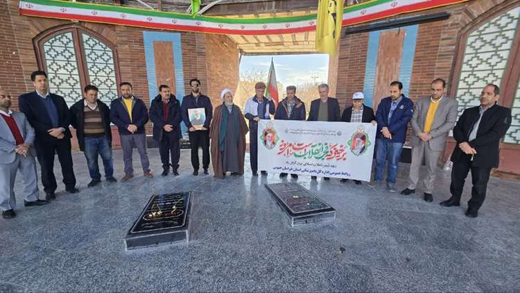 غبار روبی و عطر افشانی مزار شهدای گمنام 