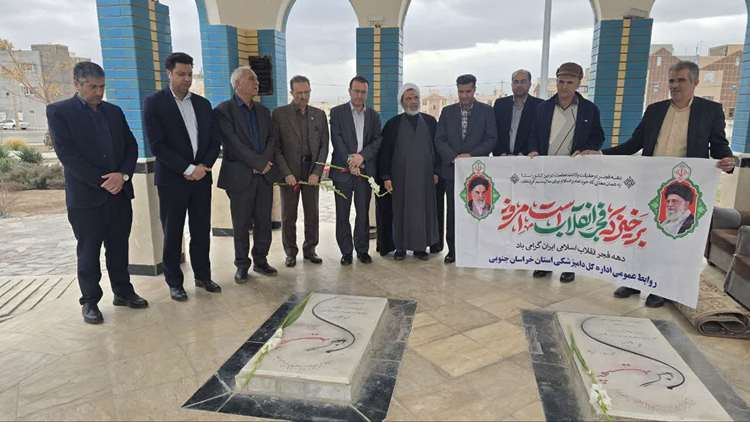 غبارروبی مزار شهدا توسط ریاست سازمان دامپزشکی کشور