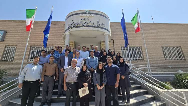 تجلیل مدیرکل دامپزشکی خراسان جنوبی از ۳۰ سال خدمت صادقانه همکار بازنشسته