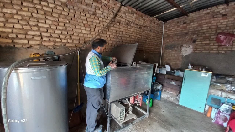 اجرای طرح ملی پایش باقی مانده های دارویی و سموم در شیر قدمی مؤثر در ارتقای سلامت جامعه