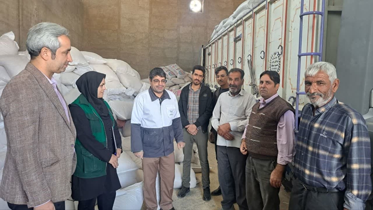بازدید مشترک از مراکز عرضه نهاده‌های دامی در شهرستان بشرویه