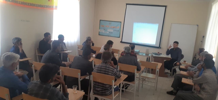برگزاری کلاس آموزشی بیماریهای مشترک و  تب برفکی برای اهالی شهر قهستان